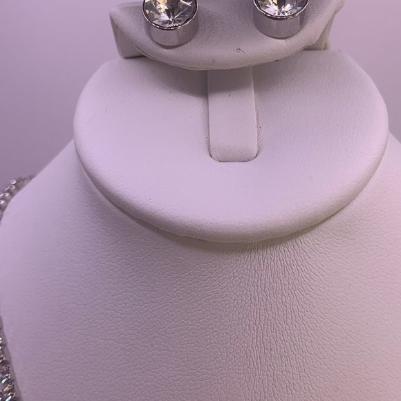 Red Necklace and Earring Set - Picture 3 of 5